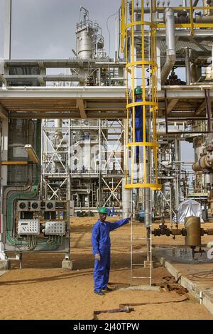 Surinam - la raffinerie de pétrole de l'État juste à l'extérieur de Paramaribo. Banque D'Images