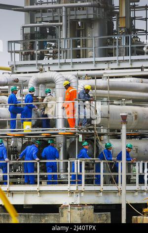 Surinam - la raffinerie de pétrole de l'État juste à l'extérieur de Paramaribo. Banque D'Images