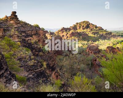 Grès de quartz robuste et affleurements karstiques de conglomérat du parc national de Mirima, East Kimberley Banque D'Images