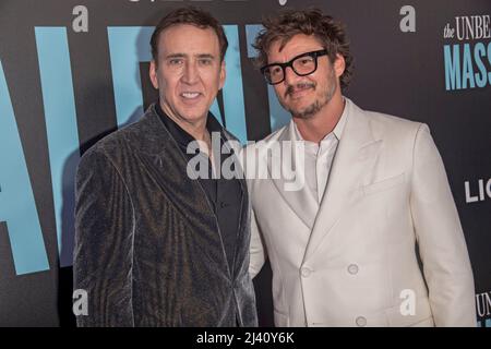 New York, États-Unis. 10th avril 2022. Nicolas cage et Pedro Pascal assistent à la projection de New York « The Unsupportables Weight of massive Talent » à Regal Essex Crossing à New York. Crédit : SOPA Images Limited/Alamy Live News Banque D'Images