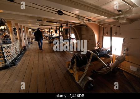 HMS Victory,navire de guerre le plus ancien service,244,ans,service,Lord Nelson,drapeau,navire,bataille,de,Trafalgar,Naval,Royal Navy,Docks,Portsmouth,Hampshire,Angleterre,Royaume-Uni, Banque D'Images