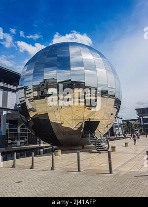 Bristol Planetarium - nous les curieux, Millennium Square, Bristol Docks, Angleterre, Grande-Bretagne, Royaume-Uni, Banque D'Images