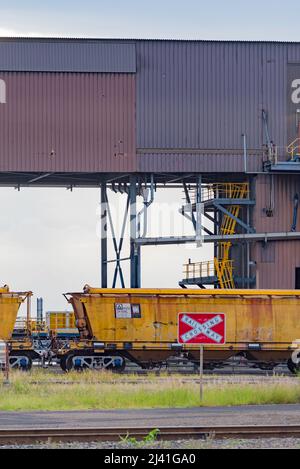 Wagons à côté du terminal de Port Waratah Coal à Carrington, Newcastle, Nouvelle-Galles du Sud, Australie Banque D'Images