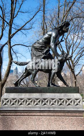 Statue d'Indian Hunter à Central Park à Manhattan New York, États-Unis Banque D'Images