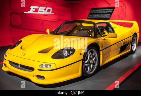 Une Ferrari F50 modèle de 1994 dans le musée Ferrari de Maranello Banque D'Images