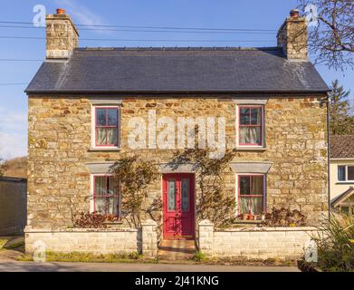 Cottage traditionnel gallois indépendant en pierre gallois. Banque D'Images