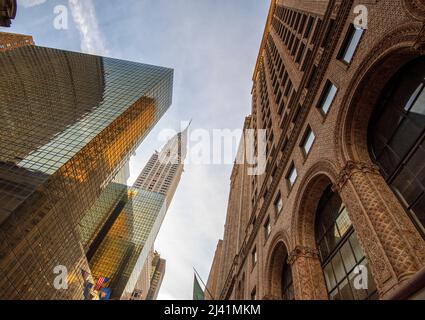 Tôt le matin sur East 42nd Street dans Midtown Manhattan New York City, États-Unis Banque D'Images