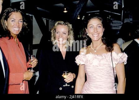 Angelica Dicki Mommsen, Jil Sander und Alexandra von Rehlingen BEI einer Abendveranstaltung, Deutschland, UM 1994. Banque D'Images
