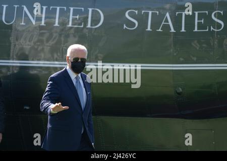 Washington, États-Unis d'Amérique. 11th avril 2022. Le président des États-Unis Joe Biden revient à la Maison Blanche à Washington, DC après un voyage d'un week-end à Wilmington, EN, DU 11 avril 2022. Crédit: Chris Kleponis/Pool/Sipa USA crédit: SIPA USA/Alay Live News Banque D'Images