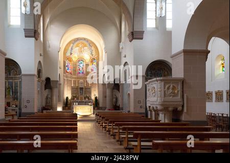 Vue intérieure de l'église paroissiale de Clervaux, Clervaux, Luxembourg. Banque D'Images