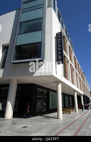 EXETER, Royaume-Uni - 18 JUILLET 2021 succursale du grand magasin Debenhams dans le centre commercial Prinesshay Banque D'Images