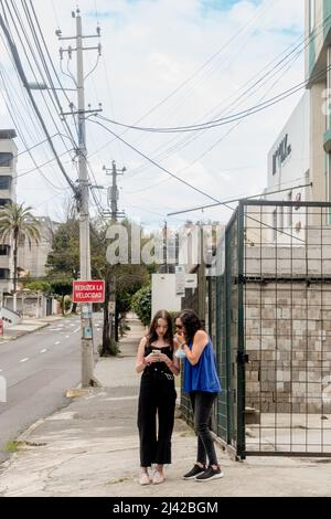 La région de la Floresta à Quito, qui a acquis une réputation d'être l'un des quartiers les plus envoûtant de toute ville d'Amérique du Sud. Banque D'Images