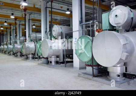 salle des machines de l'usine de refroidissement de district Banque D'Images