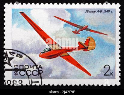 RUSSIE - VERS 1983: Un timbre imprimé en Russie montre A-9, 1948, Glider, vers 1983 Banque D'Images
