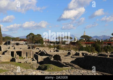 Pompéi. Italie. 5 janvier 2020. Vue d'ensemble des fouilles de Pompéi, avec la basilique de la Sainte Vierge du Rosaire en arrière-plan. Agai Banque D'Images