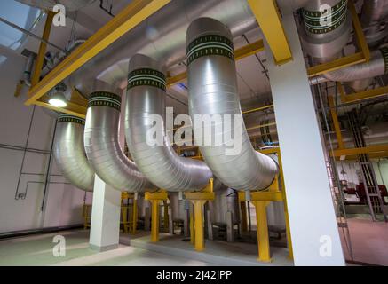 salle des machines de l'usine de refroidissement de district Banque D'Images