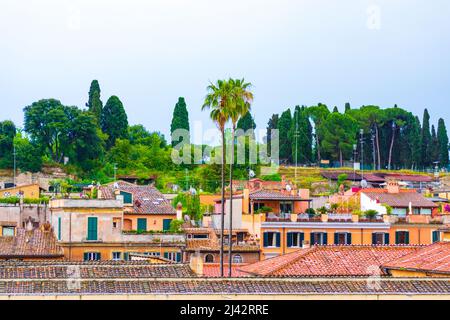 Vue sur le mont Palatin - le centre le plus central des sept collines de Rome et est l'une des parties les plus anciennes de la ville. Rome, Italie Banque D'Images