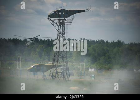 Lviv, Ukraine - 6 juillet 2016 : exercices militaires conjoints américano-ukrainiens près du trident 2016.des hélicoptères avec troupes approchent du Banque D'Images