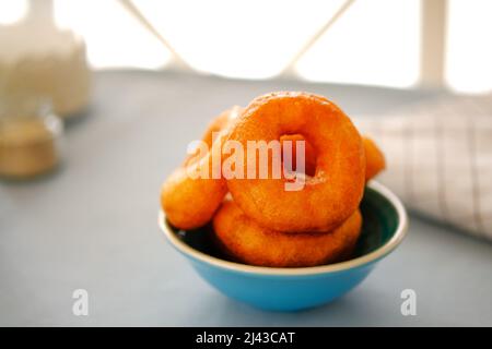 Lokma, pâtisseries sucrées, dessert traditionnel arabe ou turc. Banque D'Images