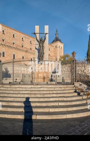 L'Alcázar de Tolède ou Real Alcázar de Toledo est une fortification civile et militaire, située dans l'une des plus hautes parties de la ville, l'Espagne, l'Europe. Banque D'Images