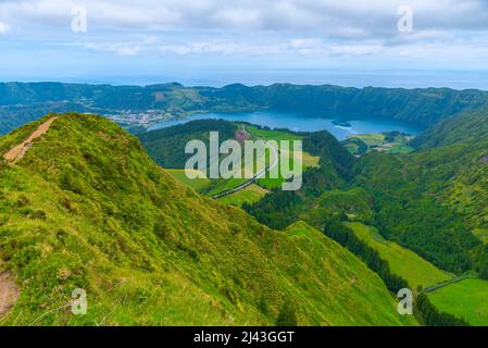 Miradouro da Boca do Inferno sur l'île de Sao Miguel, Portugal. Banque D'Images