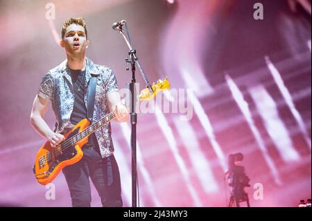 Manchester, Royaume-Uni. 11th avril 2022. Mike Kerr et Ben Thatcher, de Royal Blood, effectuent leur concert replanifié au Manchester AO Arena. 2022-04-11. Crédit : Gary Mather/Alay Live News Banque D'Images