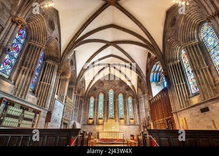 À l'intérieur de la magnifique cathédrale ornée du diocèse anglican de Hereford, avec l'architecture détaillée Normon, éclairage distinctif, éclairé al Banque D'Images