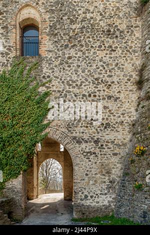 L'un des points d'accès à l'ancien château de Torrechiara, Parme, Italie Banque D'Images