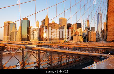 Vue du pont de Brooklyn et Manhattan skyline Banque D'Images