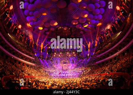 Londres, Royaume-Uni. 11 avril 2022. Le Royal Philharmonic Orchestra et la Royal Choral Society se produisirent au Classic FM Live avec Viking, au Royal Albert Hall de Londres. Date de la photo: Lundi 11 avril 2022. Le crédit photo devrait se lire: Matt Crossick/Empics/Alamy Live News Banque D'Images