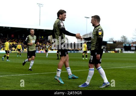 Noah Chilvers, de Colchester United, fête ses parties pour marquer le deuxième but de scoreline 1-2 avec Freddie Sears - Harrogate Town / Colchester United, Sky Bet League Two, GNC Stadium, Harrogate, Royaume-Uni - 2nd avril 2022 usage éditorial uniquement - restrictions DataCo applicables Banque D'Images