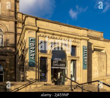 Entrée à la galerie d'art de Leeds située sur la place Victoria. Leeds. West Yorkshire, Royaume-Uni. Banque D'Images