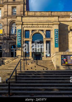 Entrée à la galerie d'art de Leeds située sur la place Victoria. Leeds. West Yorkshire, Royaume-Uni. Banque D'Images