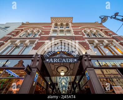 Façade extérieure et entrée à Thornton's Arcade dans le quartier Victoria de Leeds. ROYAUME-UNI. Banque D'Images