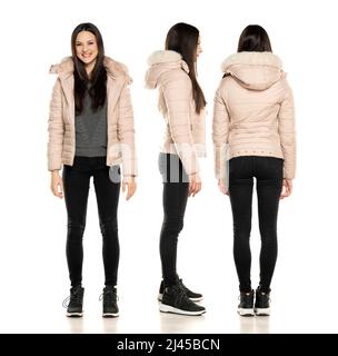Vue avant, latérale et arrière d'une jeune femme en veste d'hiver, et jeans noirs posé sur un fond blanc Banque D'Images