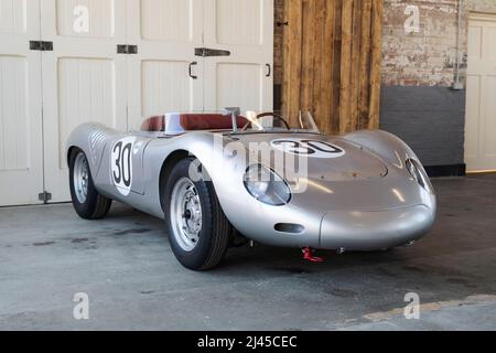 Voiture Porsche 718 RSK vintage 1958 au centre du patrimoine de Bicester, événement du dimanche. Bicester, Oxfordshire, Angleterre Banque D'Images