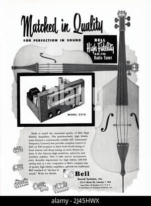 Une annonce pleine page pour les tuners AM -FM de Bell High Fidelity d'un magazine musical américain de 1955. Banque D'Images