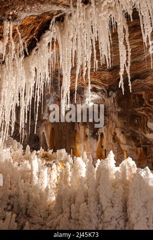 Espagne, Catalogne, Cardona: galerie de la "Muntanya de sal", montagne de sel. La montagne de sel est un phénomène naturel unique sur la planète qui pousse Banque D'Images