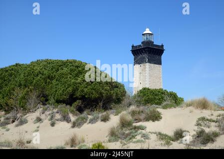 Phare en forme de tour carrée, Phare de l'Espiguette (1869) Plage d'Espiguette ou Plage d'Espiguette et dunes de sable au Grau du Roi Camargue Gard France Banque D'Images