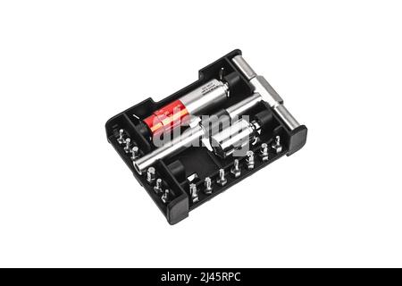 Tournevis avec mécanisme réversible et support magnétique de buses remplaçables. Un jeu de buses. Outils pour l'atelier de construction et de réparation. Isoler activé Banque D'Images