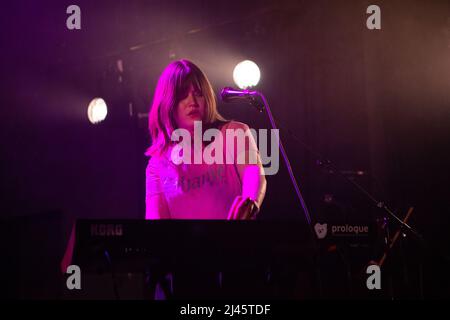 Oslo, Norvège. 10th, avril 2022. Le groupe anglais PVA joue un concert à Parkteatret à Oslo. Ici, la chanteuse et musicienne Ella Harris est vue en direct sur scène. (Crédit photo: Gonzales photo - Per-Otto Oppi). Banque D'Images