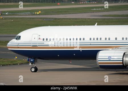 Boeing 767 de la compagnie aérienne espagnole Privilege style vu à l'aéroport de Birmingham Royaume-Uni en avril 2022, parfois utilisé par le bureau national de Govt au Royaume-Uni Banque D'Images