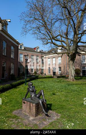 Le Old Bornhof (Oude Bornhof), une cour calme avec des appartements dans le centre de Zutphen, aux pays-Bas Banque D'Images