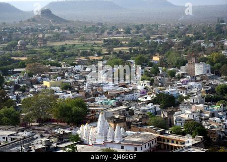 Chanderi Heritage City, Inde. 12th avril 2022. Fort et temples dans la ville du patrimoine de Chanderi, dans le Madhya Pradesh de Chanderi, en Inde, le 12 avril 2022. (Photo de Ravi Batr/Sipa USA) crédit: SIPA USA/Alay Live News Banque D'Images