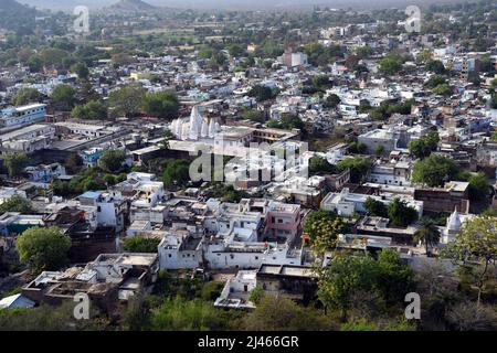 Chanderi Heritage City, Inde. 12th avril 2022. Fort et temples dans la ville du patrimoine de Chanderi, dans le Madhya Pradesh de Chanderi, en Inde, le 12 avril 2022. (Photo de Ravi Batr/Sipa USA) crédit: SIPA USA/Alay Live News Banque D'Images