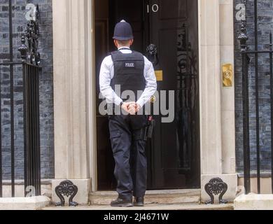 Londres, Royaume-Uni. 12th avril 2022. Le Premier ministre, Boris Johnson, son épouse Carrie, et le chancelier Rishi Sunak ont tous deux reçu aujourd’hui des amendes à titre de résultat de l’enquête de la police sur le scandale de Partygate. Crédit : Karl Black/Alay Live News Banque D'Images