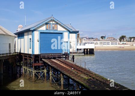 Station de sauvetage Disused Clacton on Sea RNLI à côté de Clacton Pier Clacton on Sea Essex. Banque D'Images