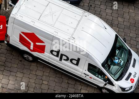 Epsom Surrey Londres UK avril 12 2022, garée DPD Courier Delivery Van sans personne Banque D'Images