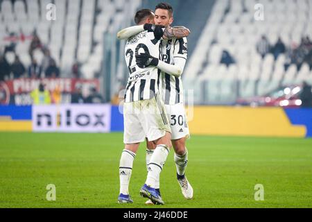 Federico Bernardeschi coupe Rodrigo Bentancur de Juventus après un but lors du match de football Serie A entre Juventus FC et Cagliari calcio, à A. Banque D'Images