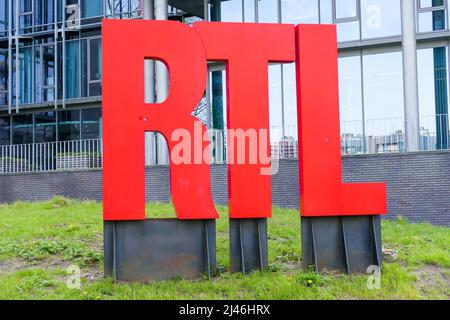 Bruxelles, Belgique, le 12 avril 2022. RTL Belgium est une filiale de DPG Media et du Groupe Rossel qui produit et publie des services de télévision spécifiques Banque D'Images